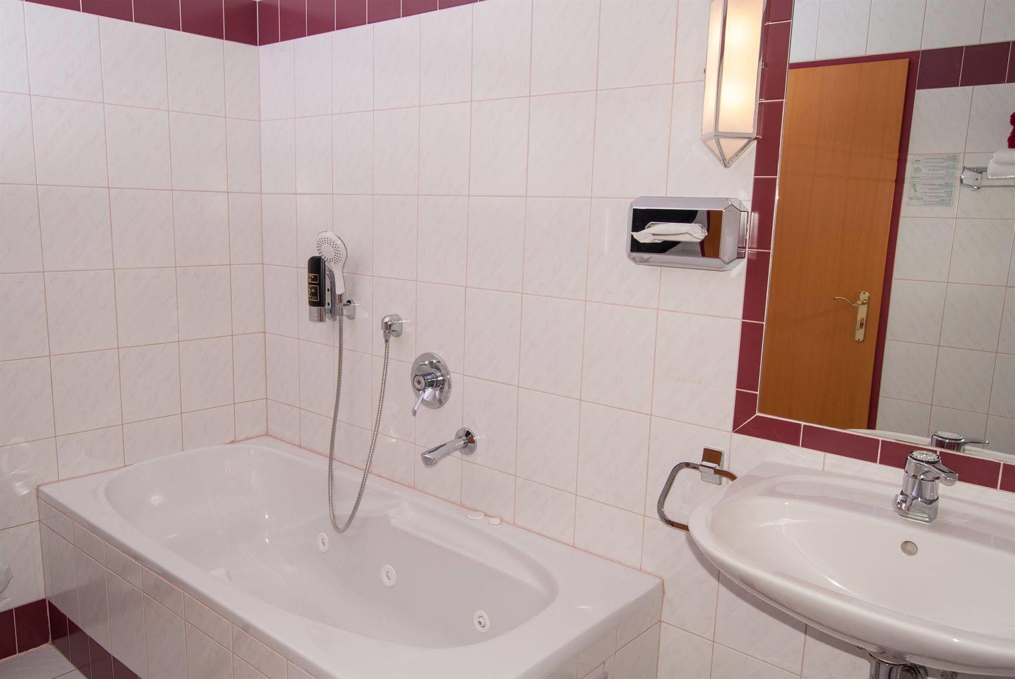 Hotel Residenz Hoessinger Karlstetten ภายนอก รูปภาพ