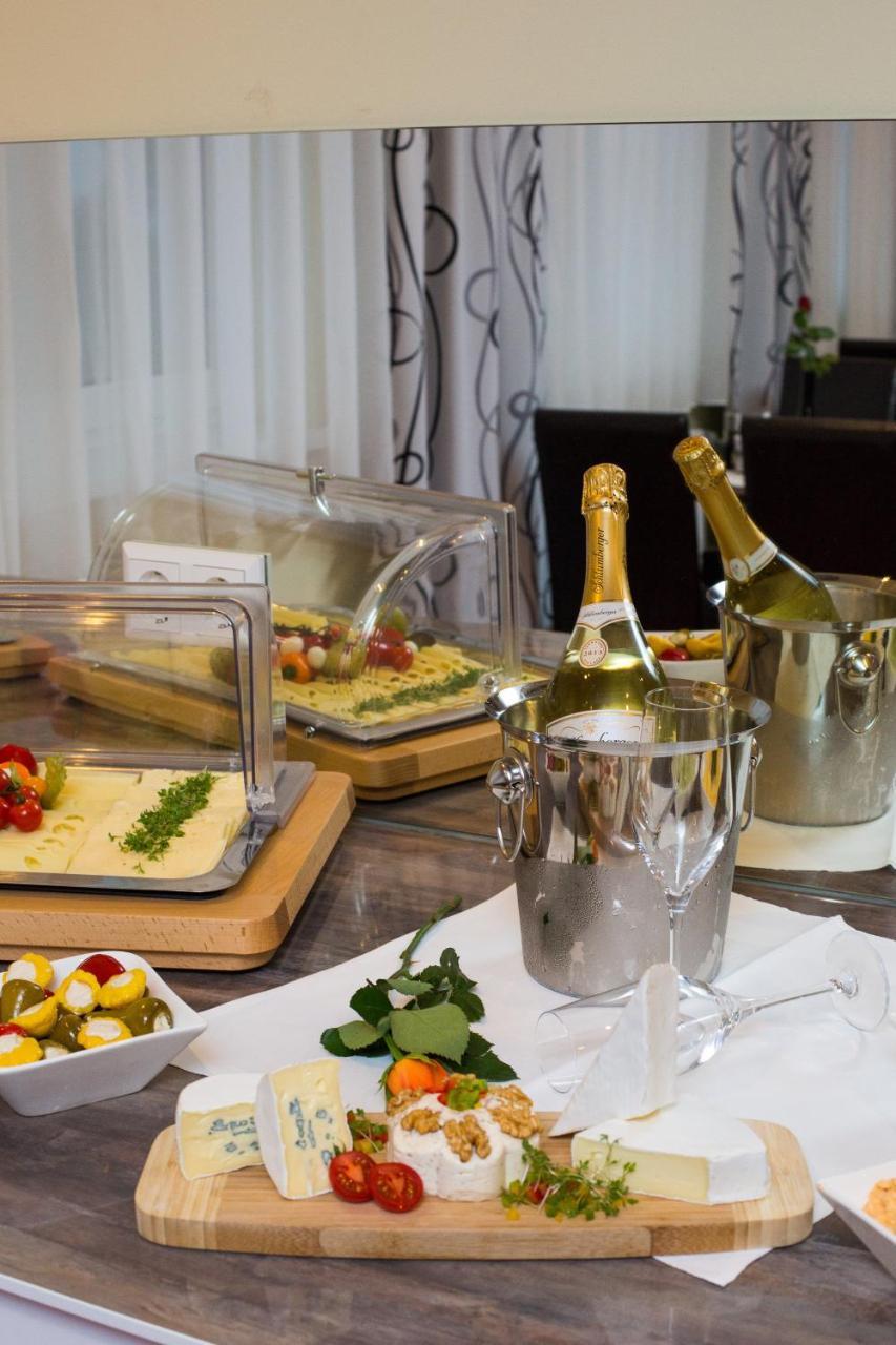 Hotel Residenz Hoessinger Karlstetten ภายนอก รูปภาพ